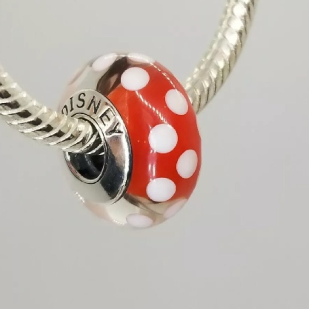 Pandora Mickey and Minnie mouse Murano set. - Picture 2 of 13